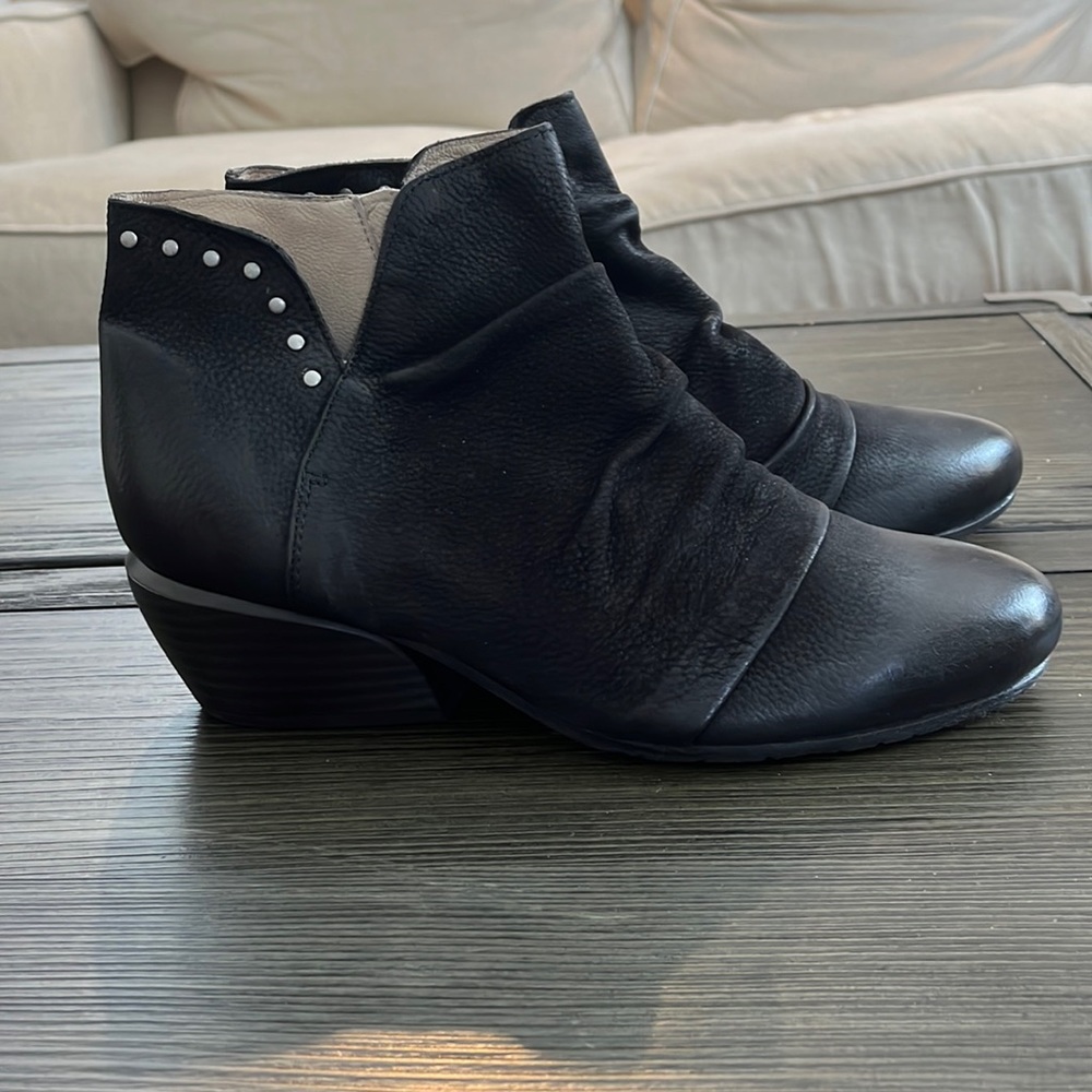 - New miz mooz black Leon booties